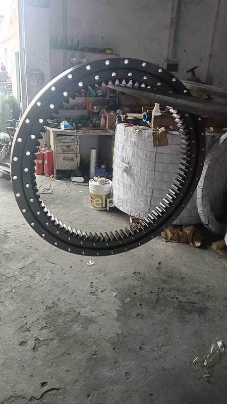 Hitachi EX150-5 Excavator Spare Parts 9146953 Slew Bearing yang diproduksi dengan bahan baja